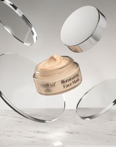 Маската, която събужда кожата: Озаряваща грижа от VODITSA