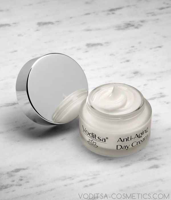 Озаряващ дневен крем против бръчки  