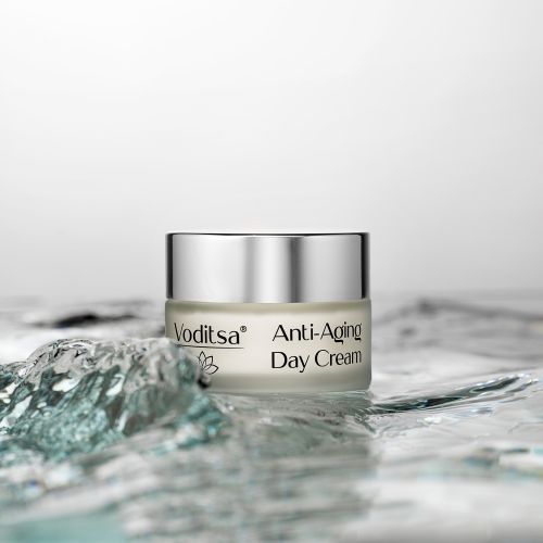 Озаряващ дневен крем против бръчки VODITSA
